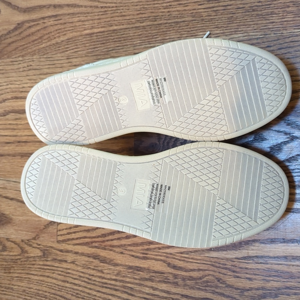 NWT NIB MIA Kass Frayed Twill Sneaker Size 9 White/Cream - Picture 7 of 9